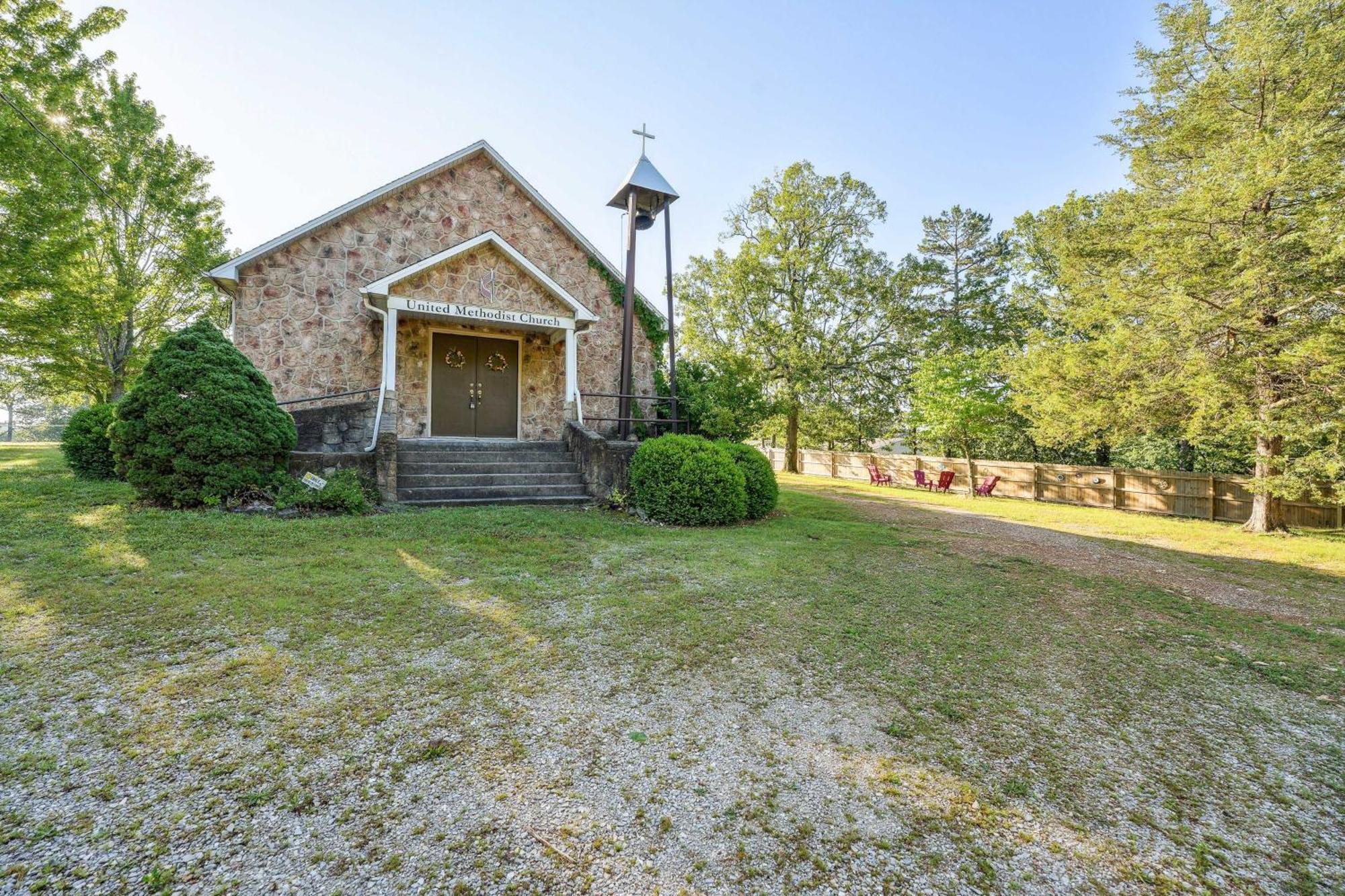 Old Church Retreat With Fire Pit And Air Hockey! Omaha 외부 사진